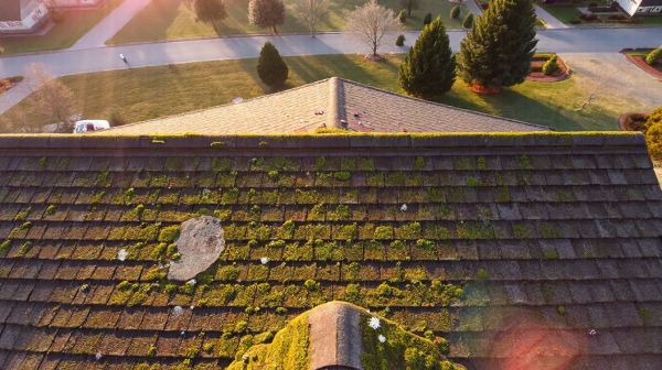 Les avantages du nettoyage de toiture via drone